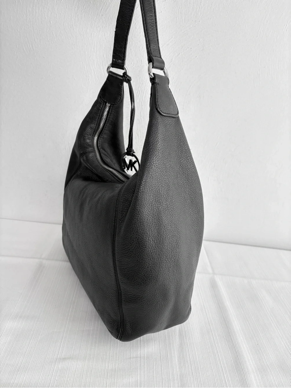MICHAEL KORS Fulton Pebbled Leather Hobo Shoulder Bag Purse Minimalist Neutral